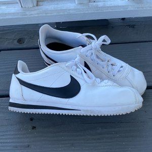 NIKE Classic Cortez sneakers size 8.5